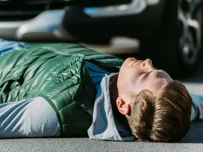 San Tan Valley DUI victim injury lawyer meeting with injured client from Johnson Ranch after commuter crash